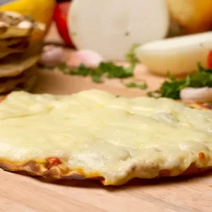 pizza armenia lehmeyun con muzzarella